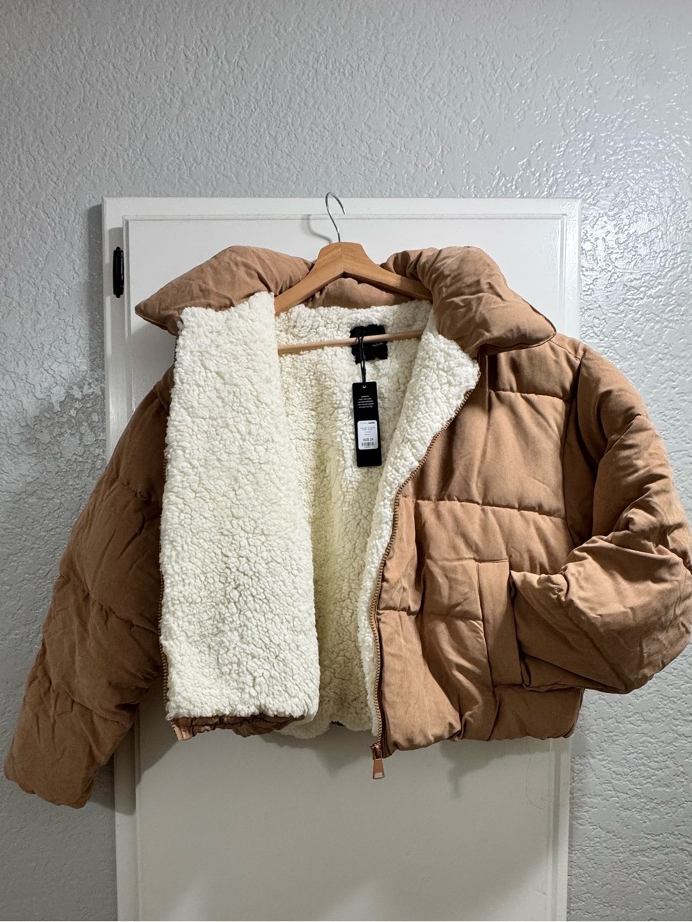 Cropped Camel Puffer Jacket - Picture 3 of 8